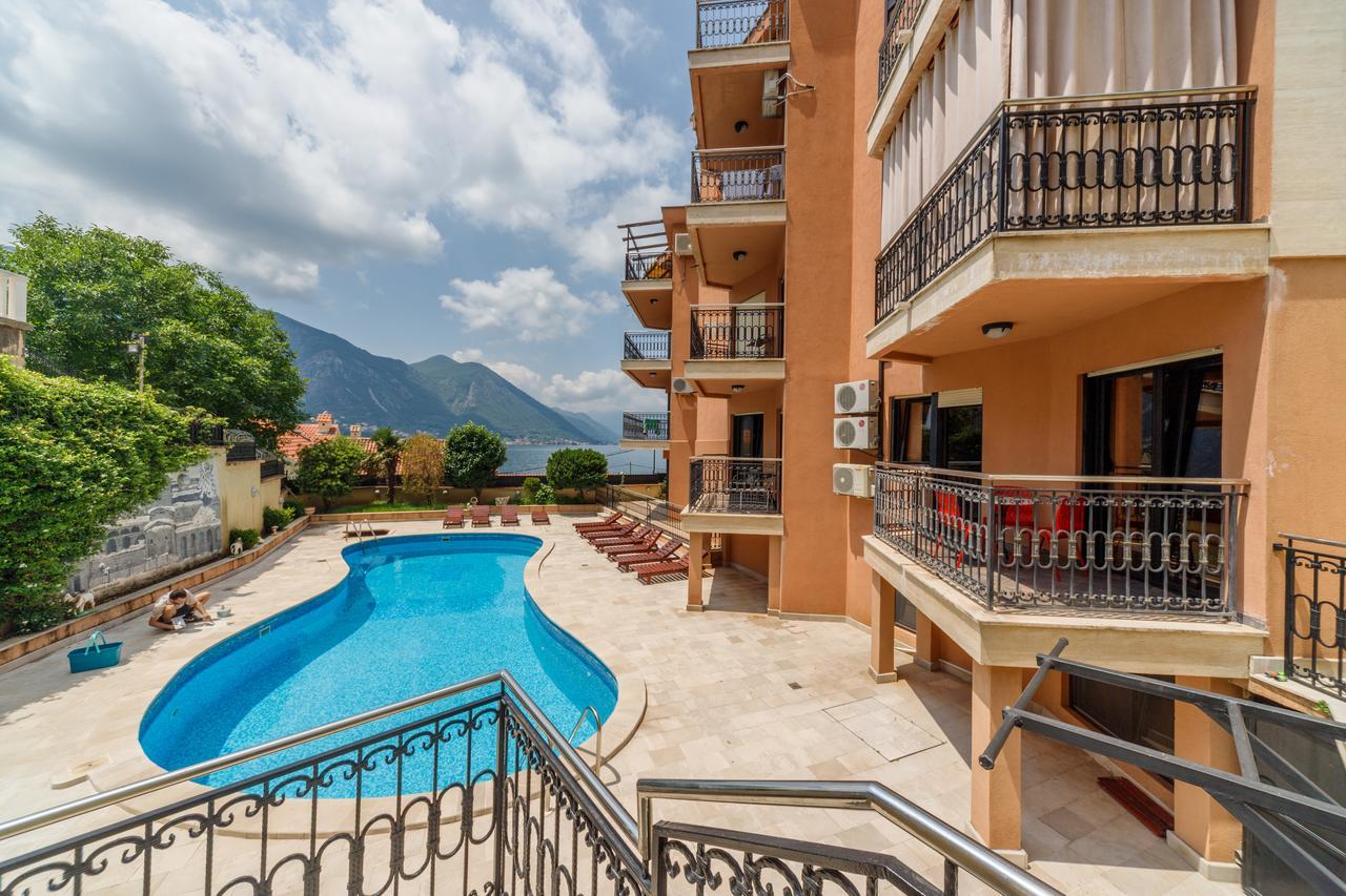 Apartments Coral Kotor Bagian luar foto