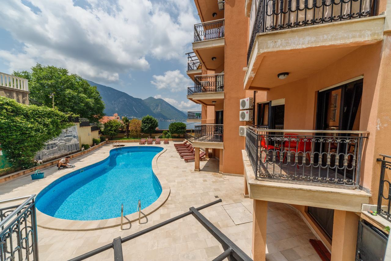 Apartments Coral Kotor Bagian luar foto