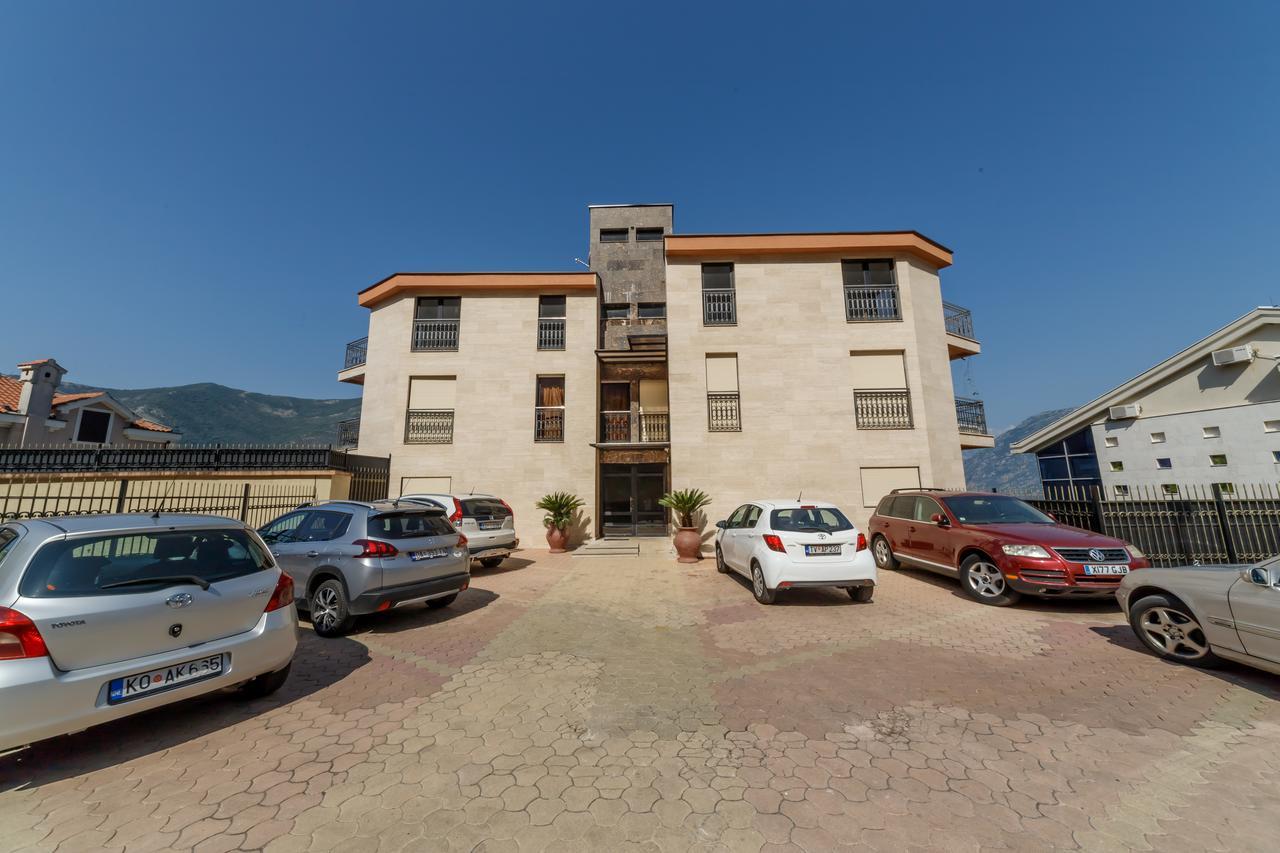 Apartments Coral Kotor Bagian luar foto