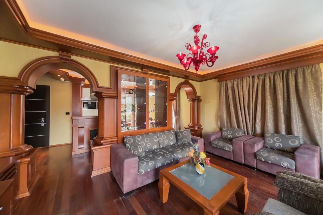 Apartments Coral Kotor Bagian luar foto
