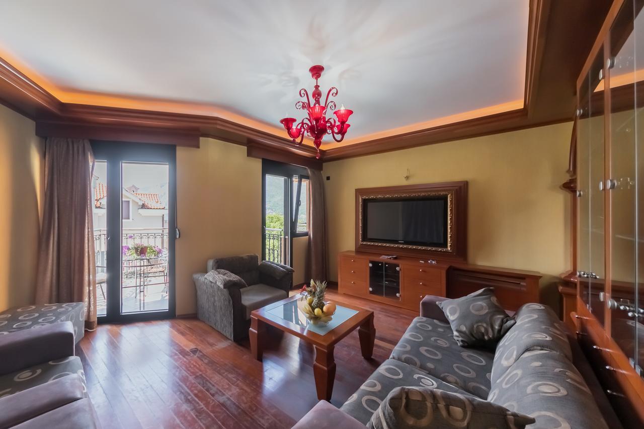 Apartments Coral Kotor Bagian luar foto
